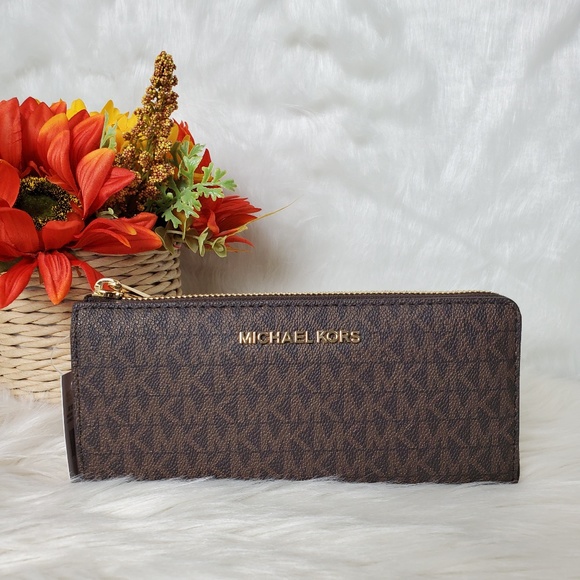 Michael Kors Handbags - Michael Kors Jet Set LG Three Quarter Zip Wallet
